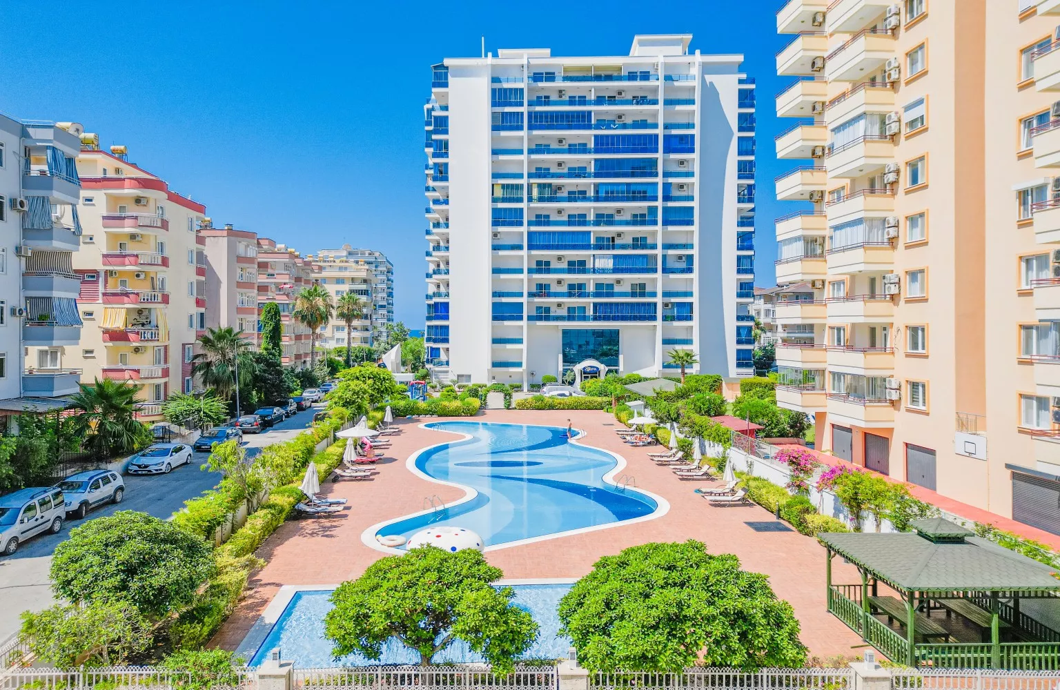 شقة 1+1 مفروشة للبيع في محمودلار، ألانيا، تبعد 150 عن البحر