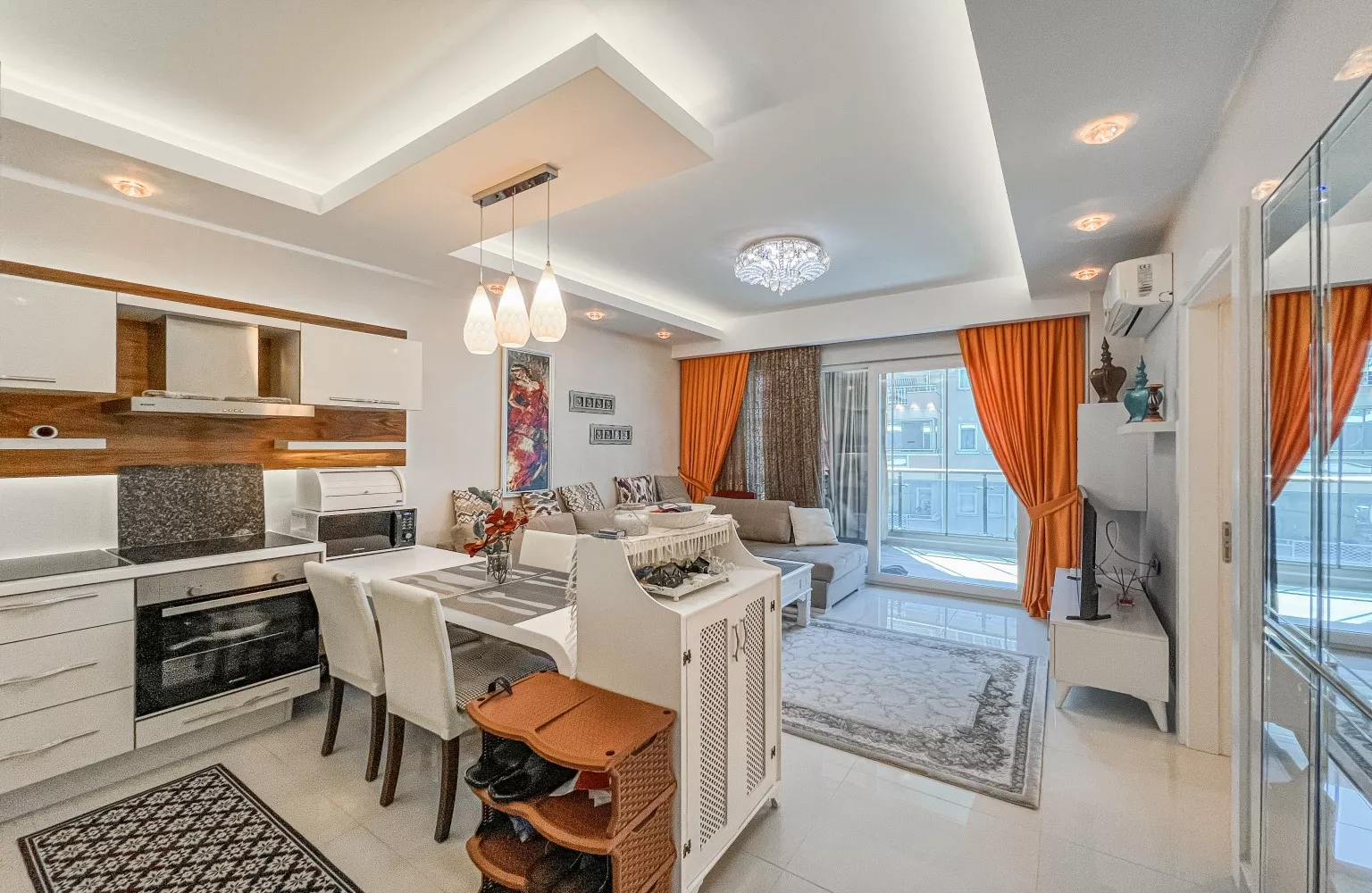 شقة 1+1 مفروشة للبيع في محمودلار، ألانيا، تبعد 150 عن البحر