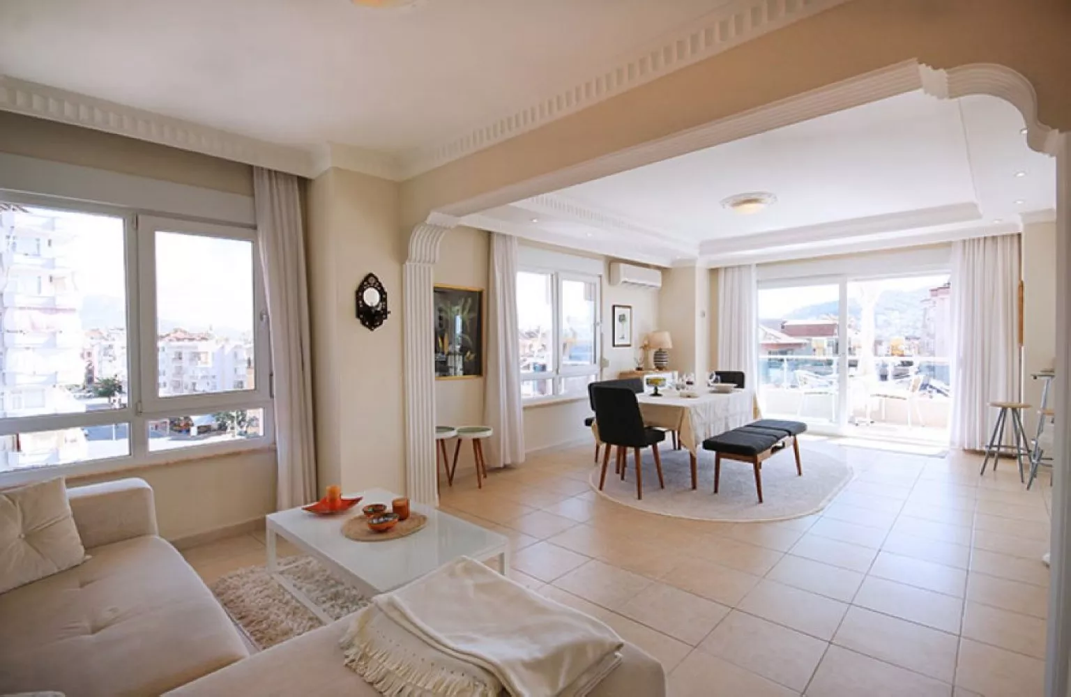 Alanya Merkezde Eşyalı Geniş Satılık 4+1 Dubleks Daire