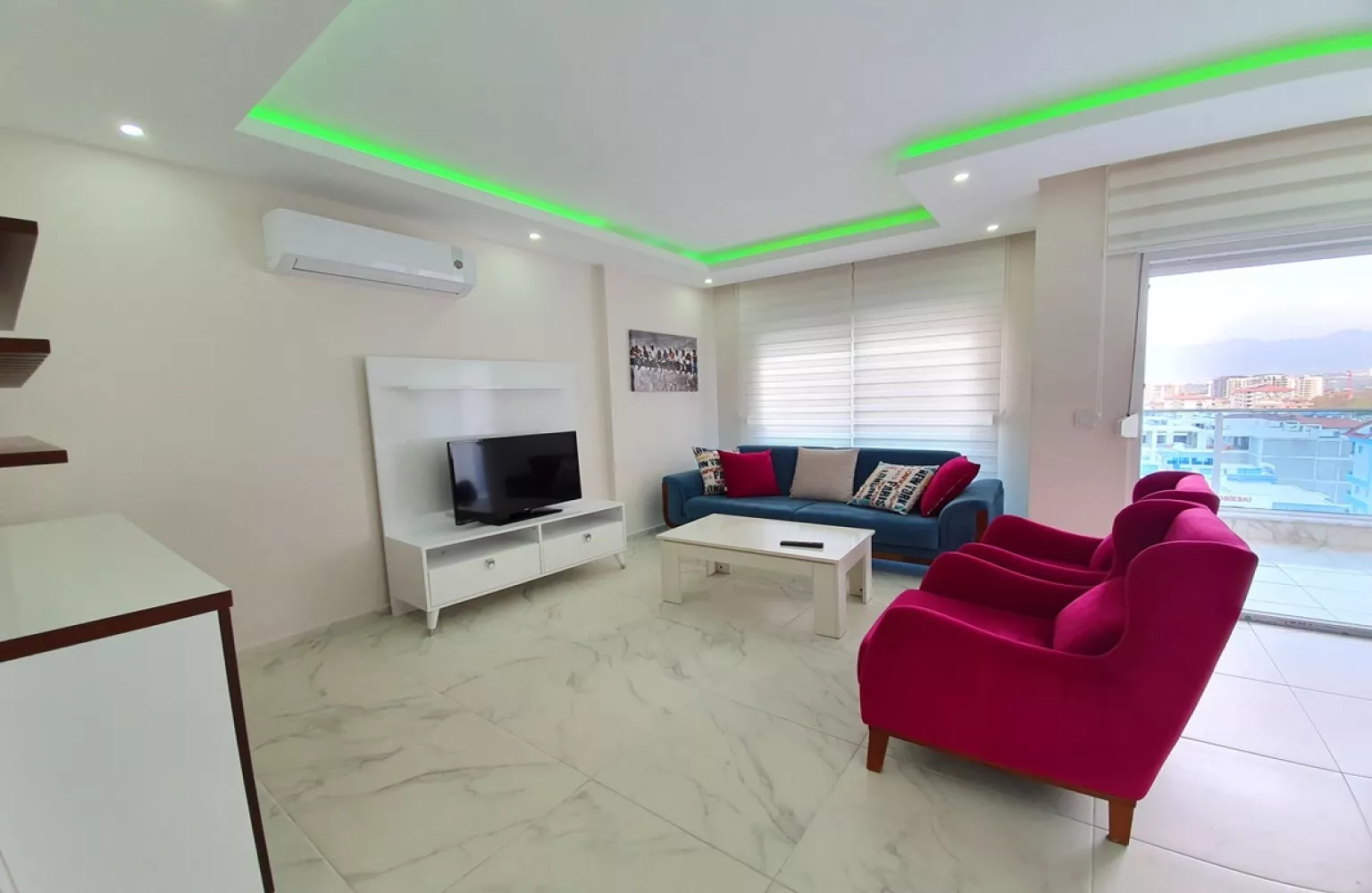 شقة دوبلكس 2+1 للبيع بإطلالة على البحر في محمودلار، ألانيا.