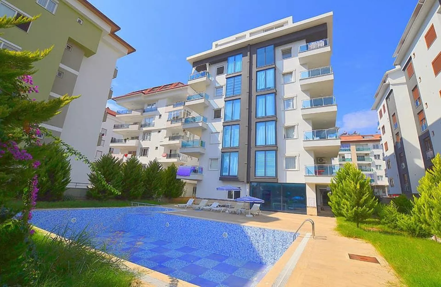 شقة مفروشة 1+1 للبيع في كستل، ألانيا، على بعد100 م من الشاطئ