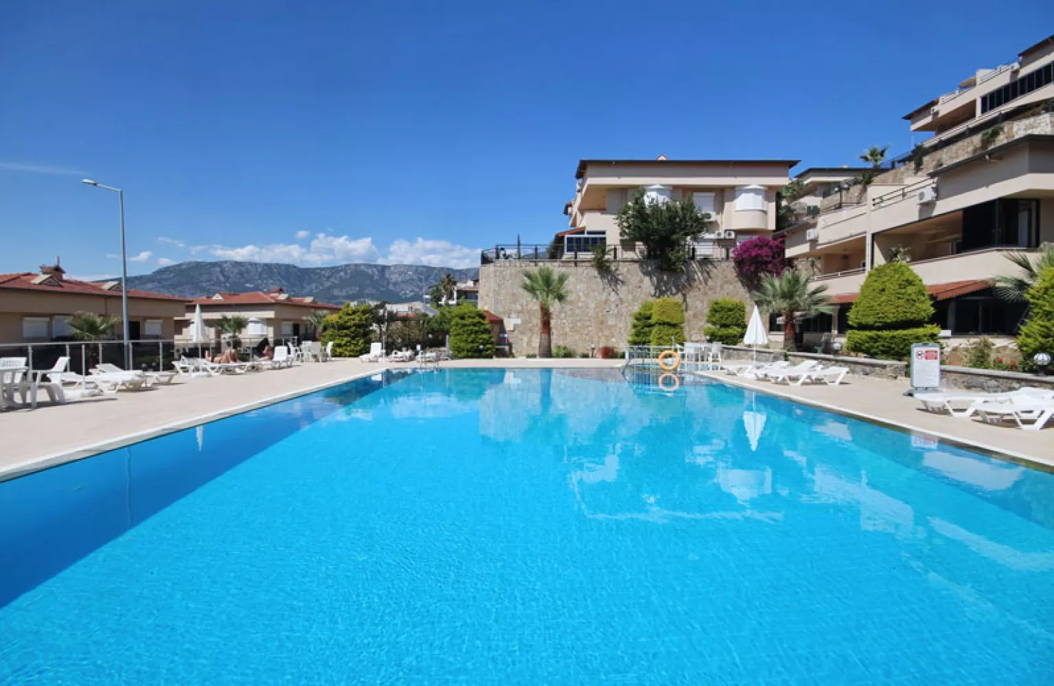 شقة مفروشة 2+1 للبيع في كارغيجاك بإطلالة رائعة على البحر