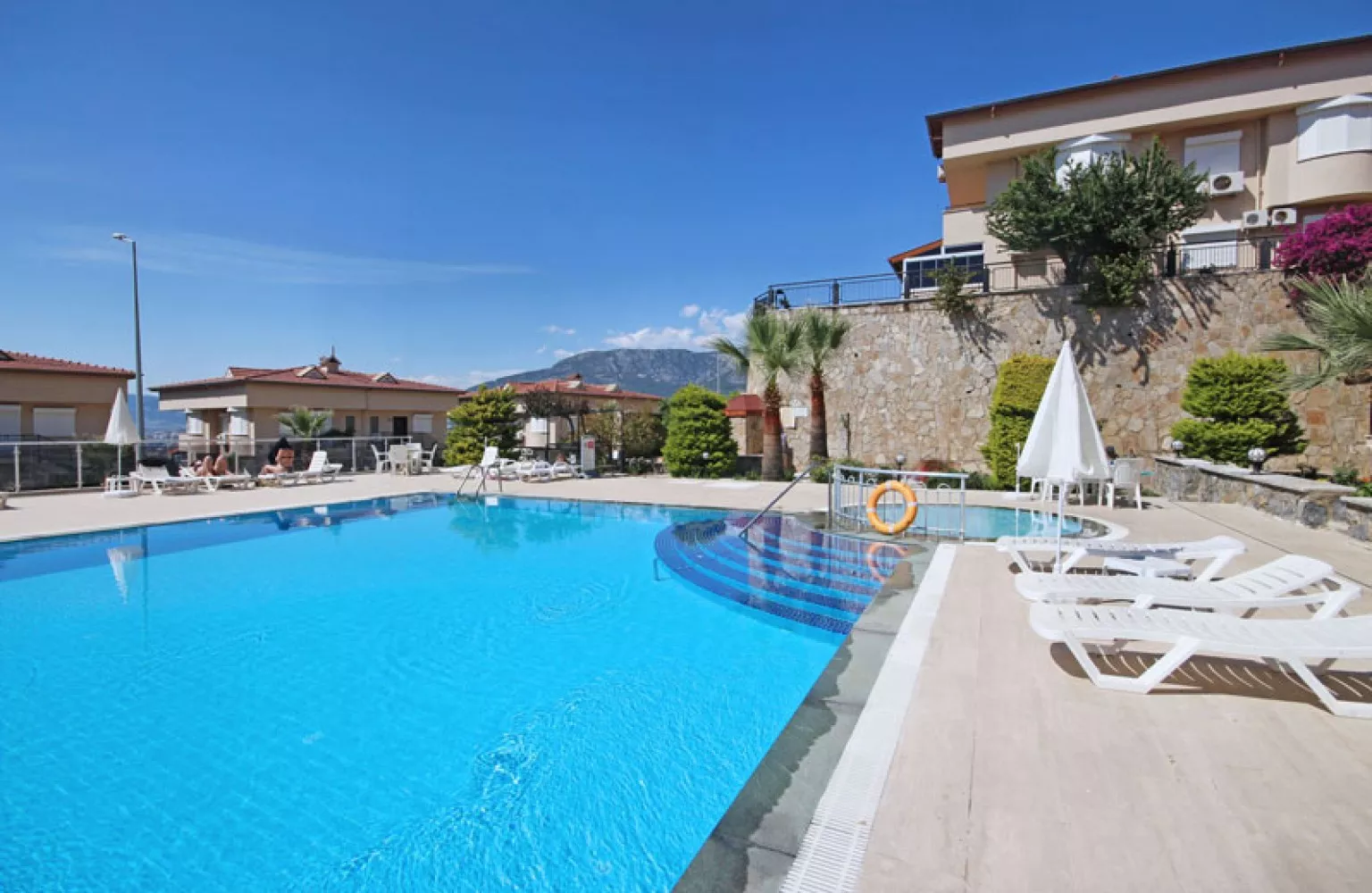 شقة مفروشة 2+1 للبيع في كارغيجاك بإطلالة رائعة على البحر