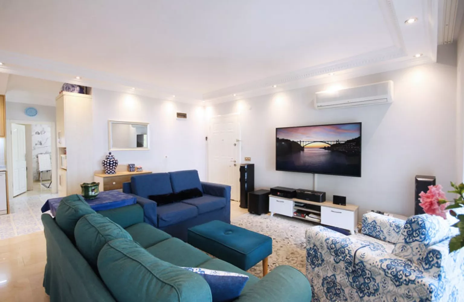 شقة مفروشة 2+1 للبيع في كارغيجاك بإطلالة رائعة على البحر