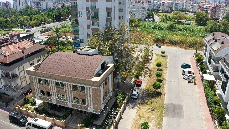 4-stöckiges Geschäftszentrum zum Verkauf in Antalya Güzeloba