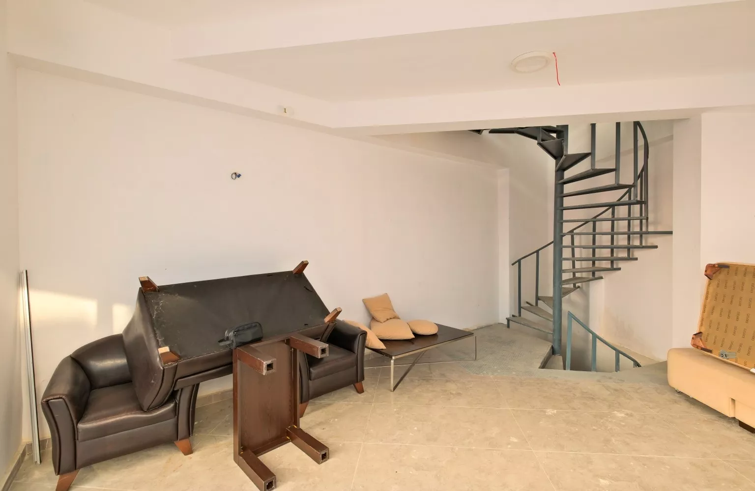 Antalya Merkezde 5 Katlı Bağımsız İş Yeri Satılık Dükkan