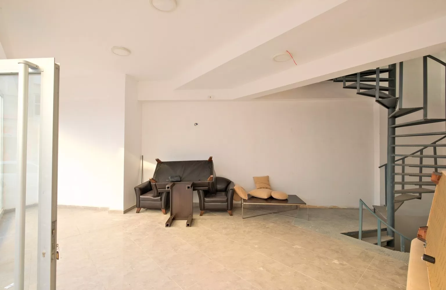 Antalya Merkezde 5 Katlı Bağımsız İş Yeri Satılık Dükkan