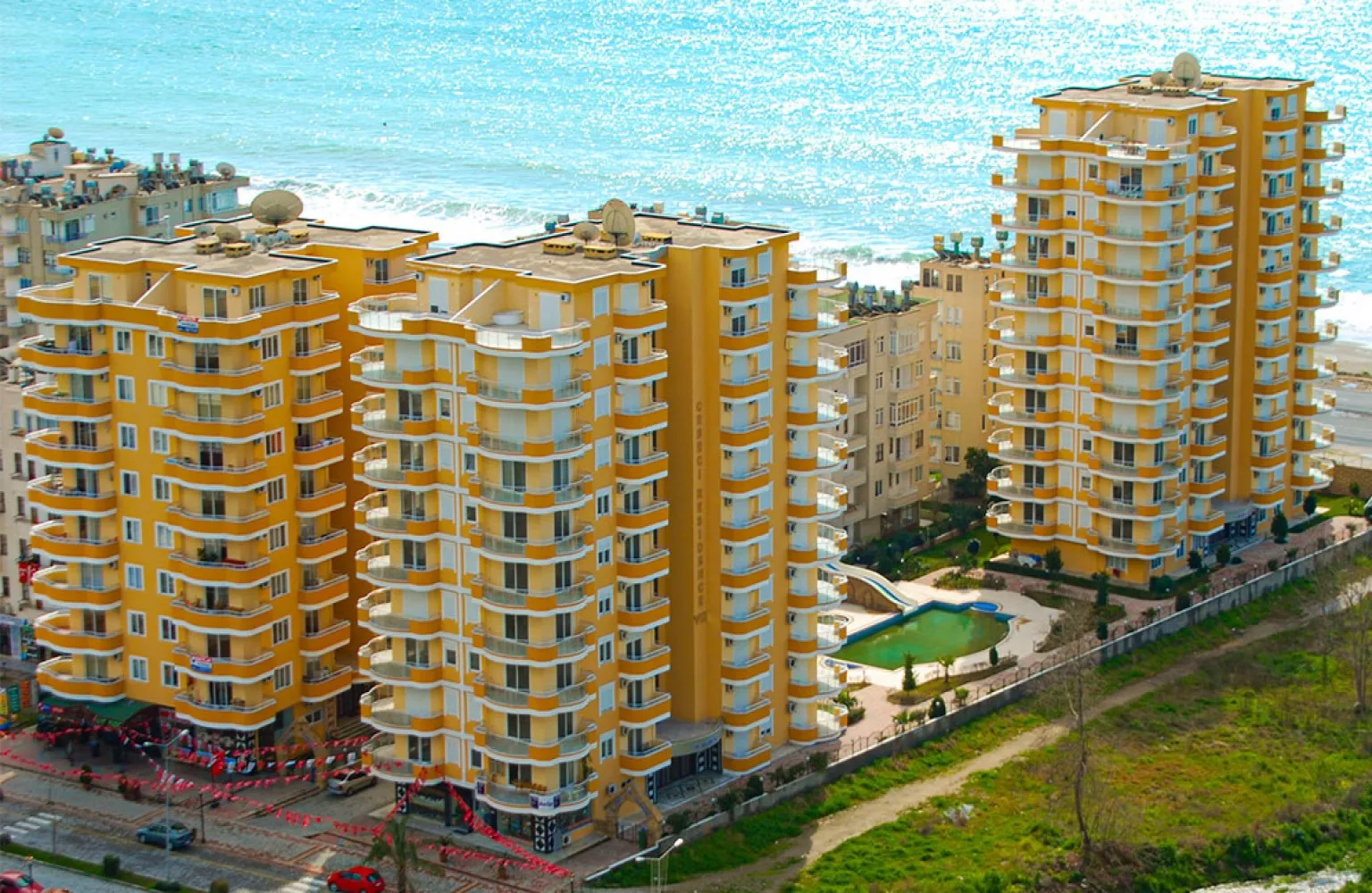 شقة 2+1 للبيع في مجمع سكني مواجه للبحر - محمودلار، ألانيا.