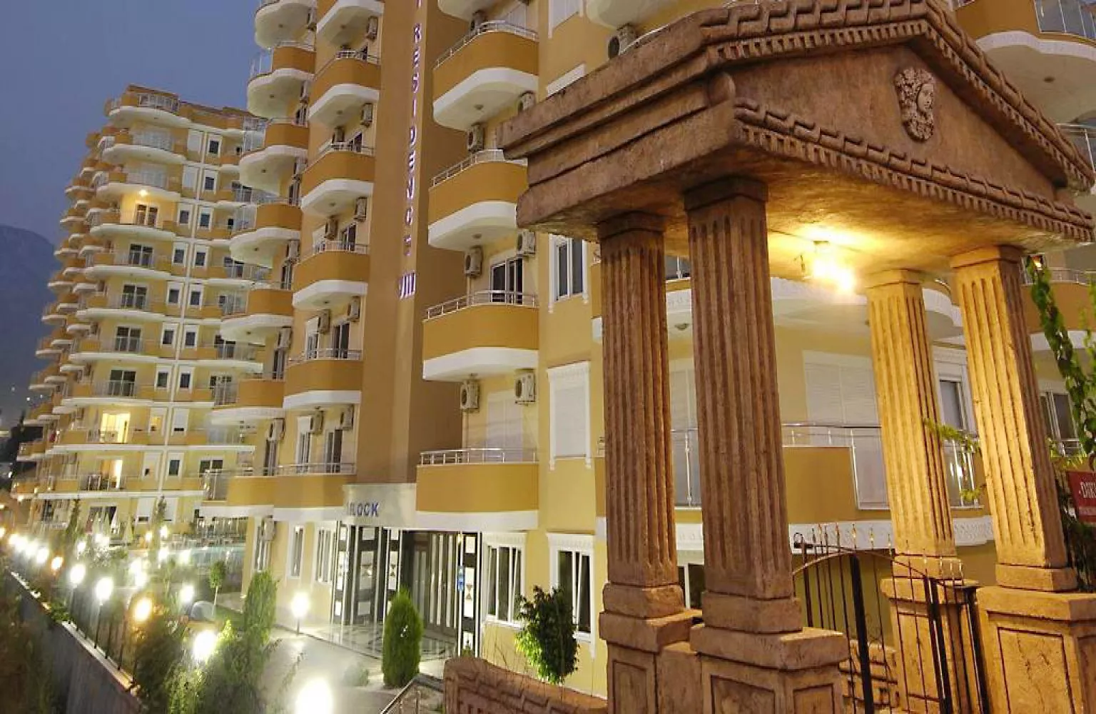 شقة 2+1 للبيع في مجمع سكني مواجه للبحر - محمودلار، ألانيا.