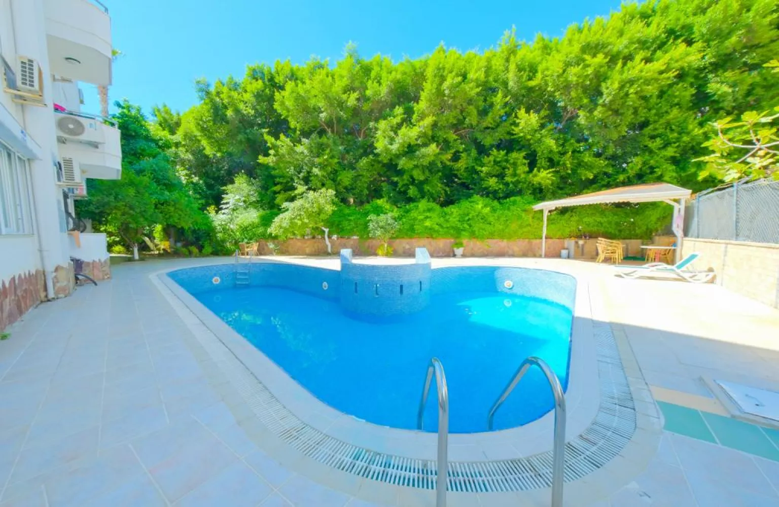 Plaja 350m Uzaklıkta 1+1 Eşyalı Satılık Daire Alanya Merkez