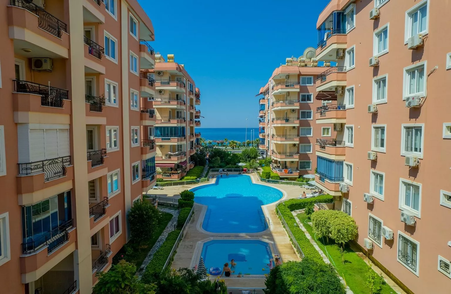 Sahile Sıfır Sitede Satılık 2+1 Daire - Alanya Mahmutlar