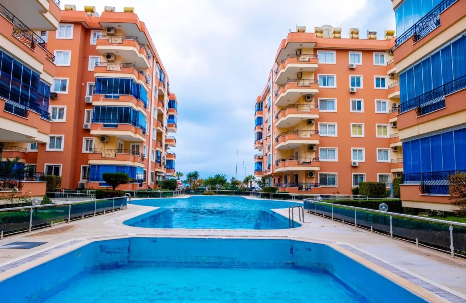 Sahile Sıfır Sitede Satılık 2+1 Daire - Alanya Mahmutlar