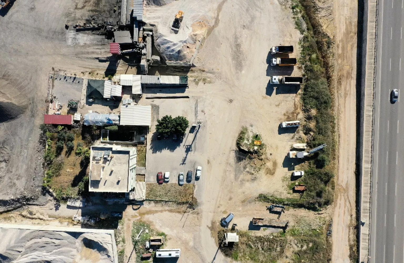 Antalya Aksu Macun'da ana cadde üzerinde satılık ticari arsa