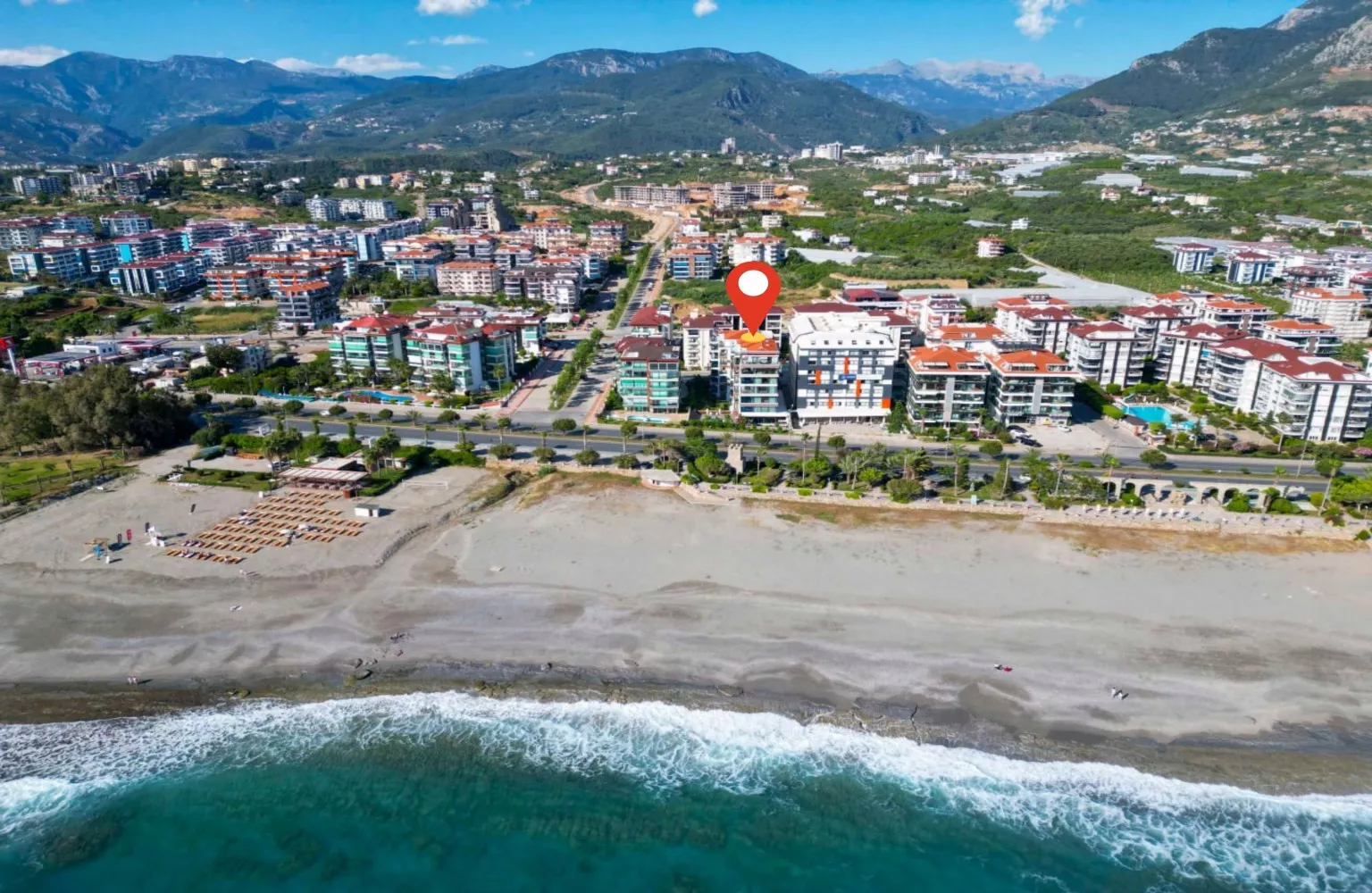 Alanya Kestel Plaja 20 m  Bahçeli Satılık 1+1 Eşyalı Daire