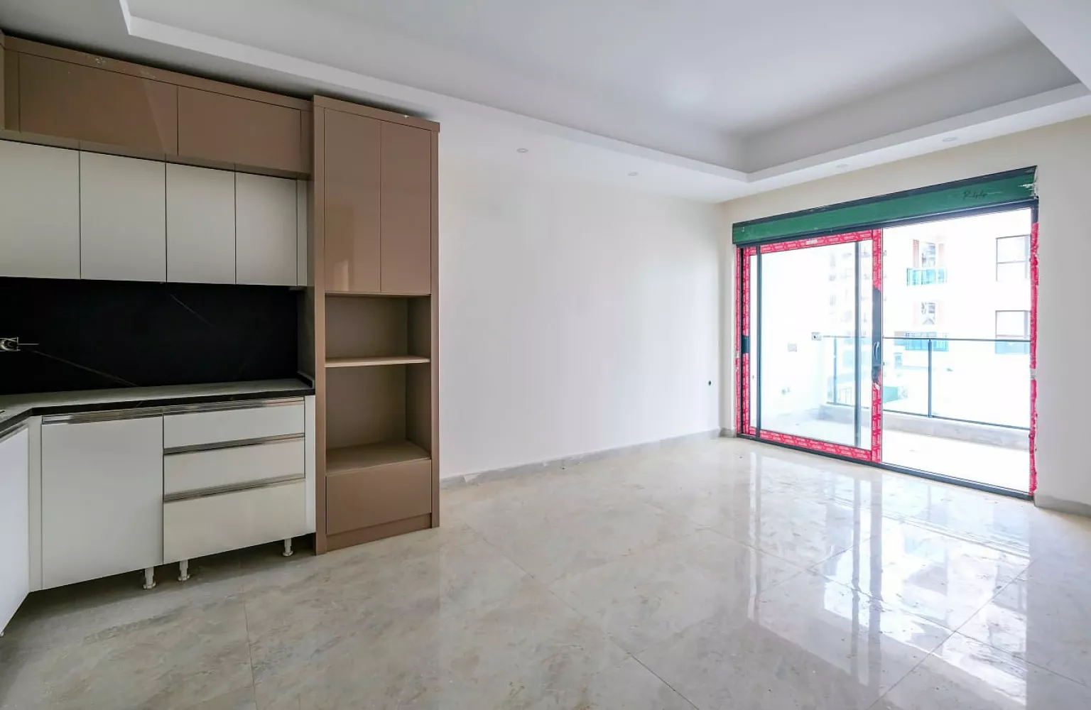 1+1 Wohnung mit Pool in Mahmutlar, Alanya