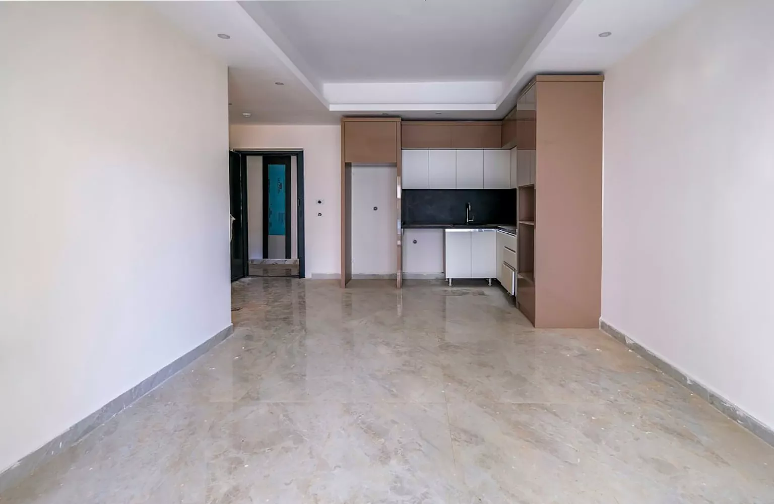 1+1 Wohnung mit Pool in Mahmutlar, Alanya