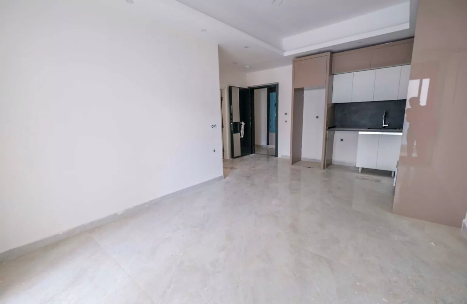 1+1 Wohnung mit Pool in Mahmutlar, Alanya