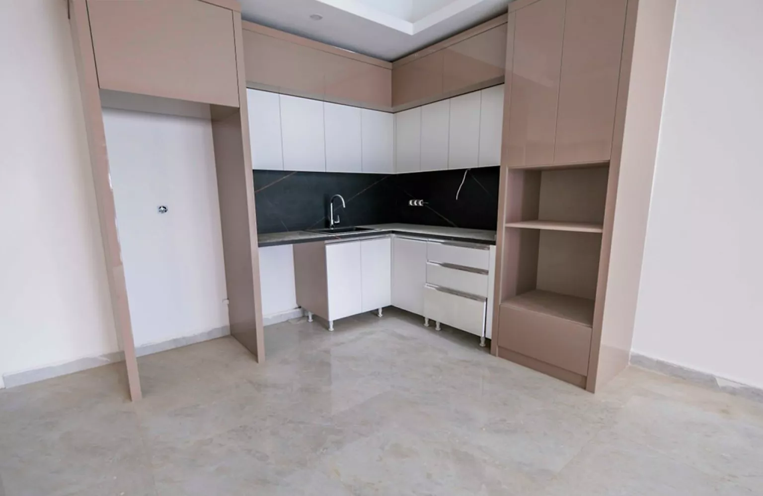 1+1 Wohnung mit Pool in Mahmutlar, Alanya