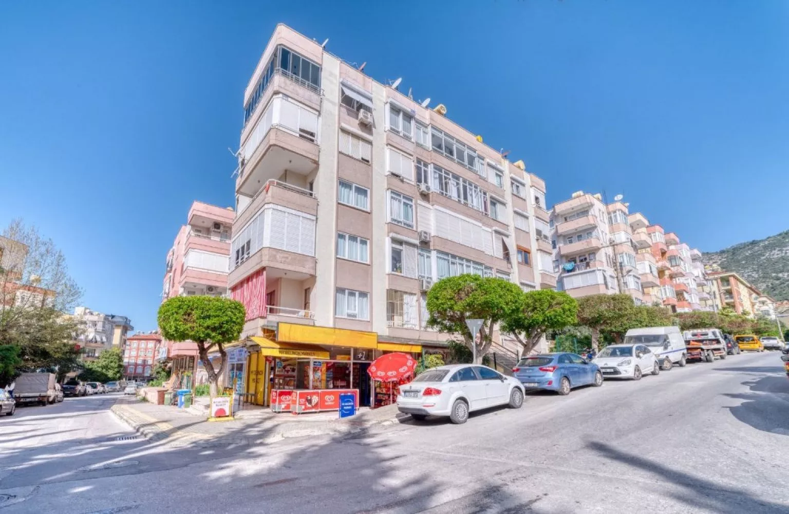 Kleopatra Plajı'na 500m Uzaklıkta, Eşyalı Satılık 1+1 Daire