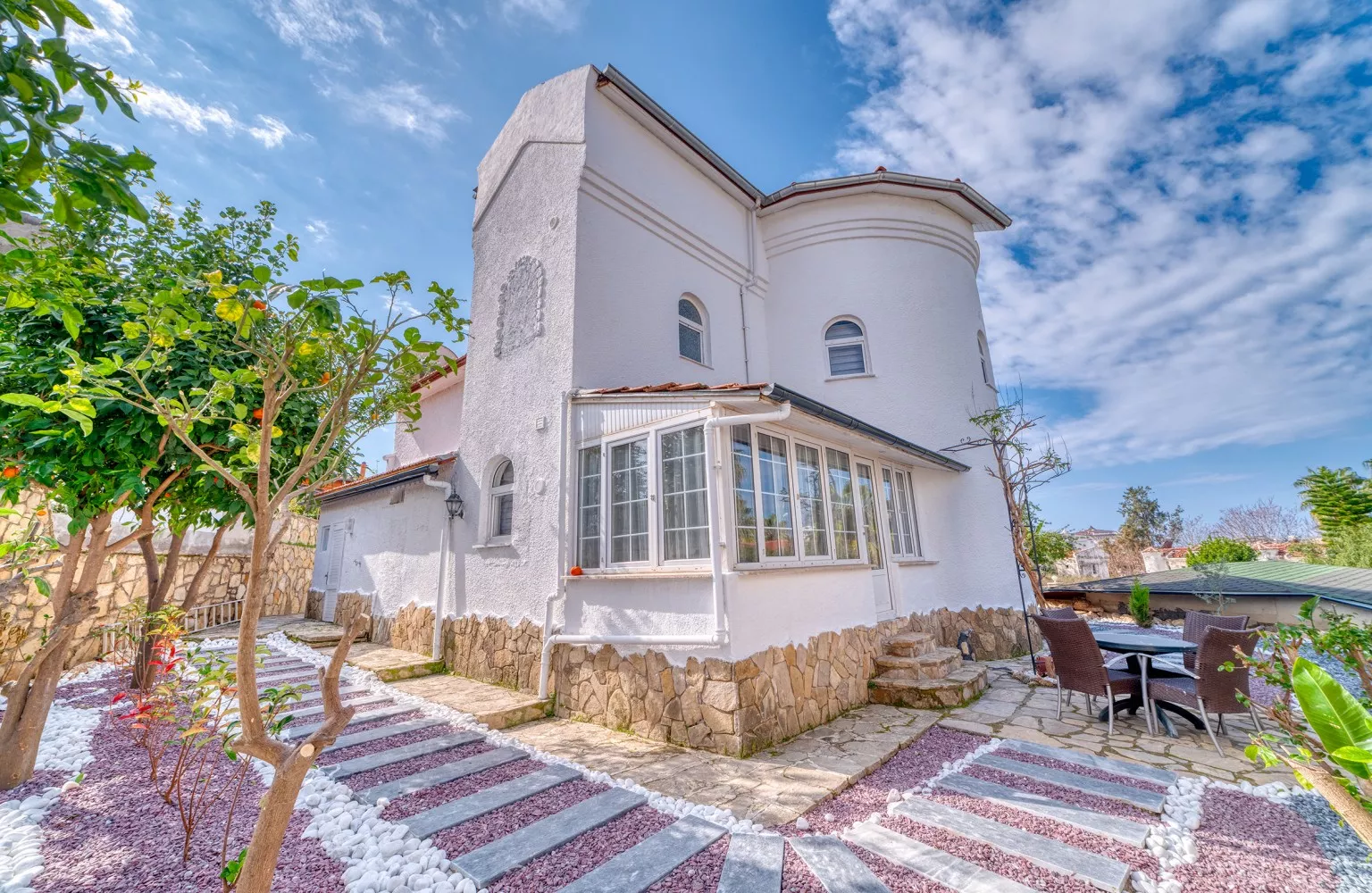 Satılık 4+2 Havuzlu Müstakil Tripleks Villa - Türkler Alanya