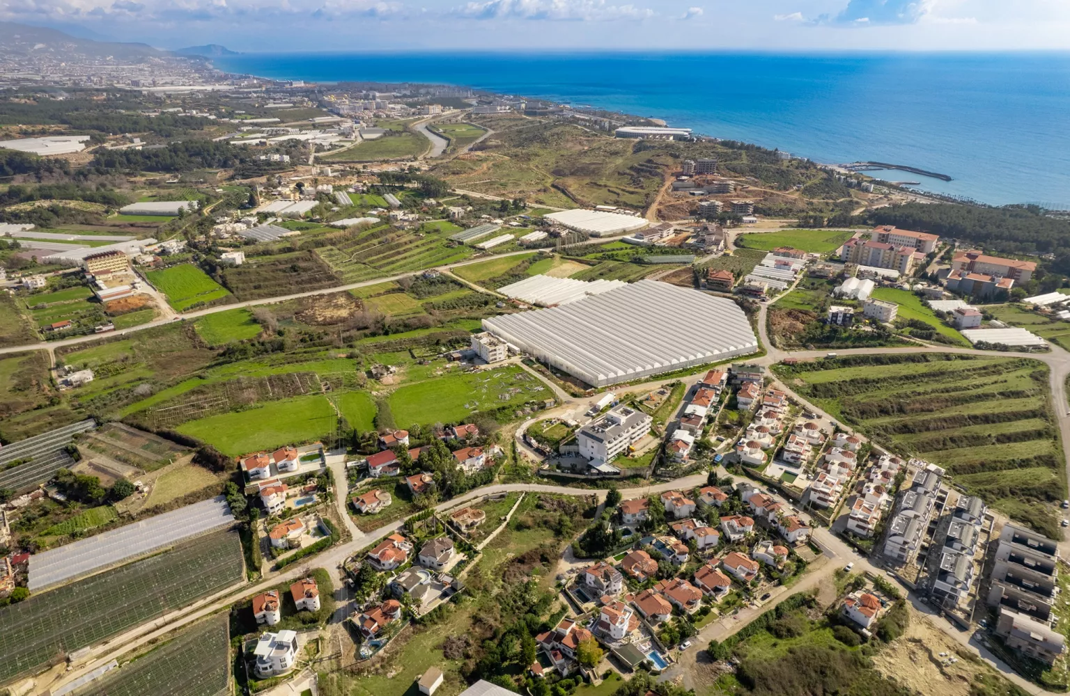 Элитная вилла 4+2  триплекс с бассейном на продажу в Тюрклер