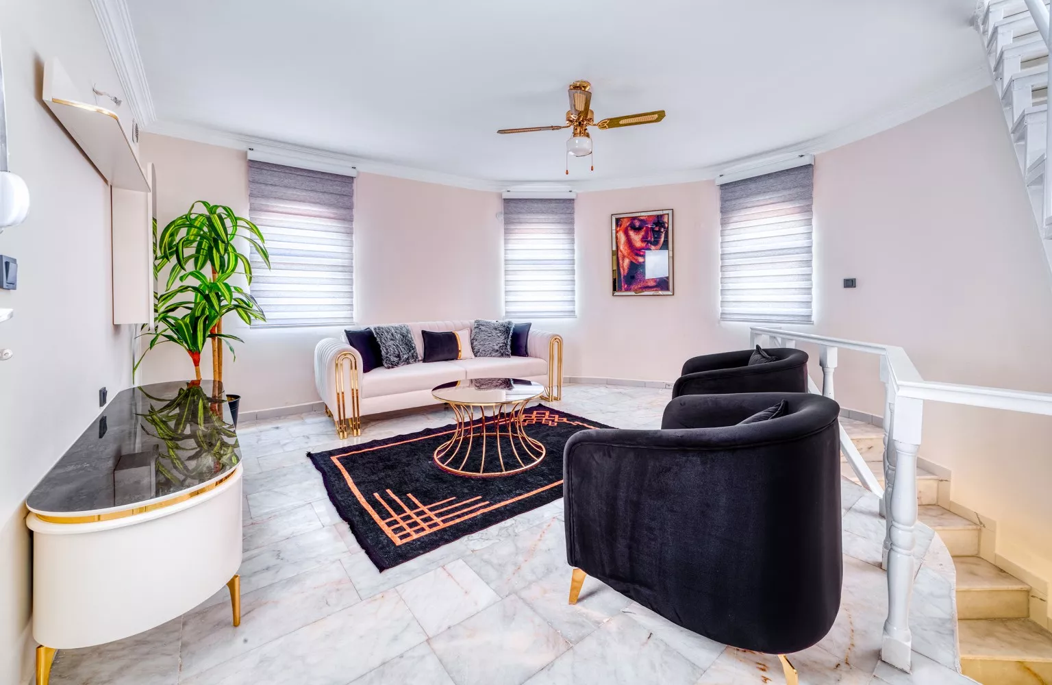 Элитная вилла 4+2  триплекс с бассейном на продажу в Тюрклер