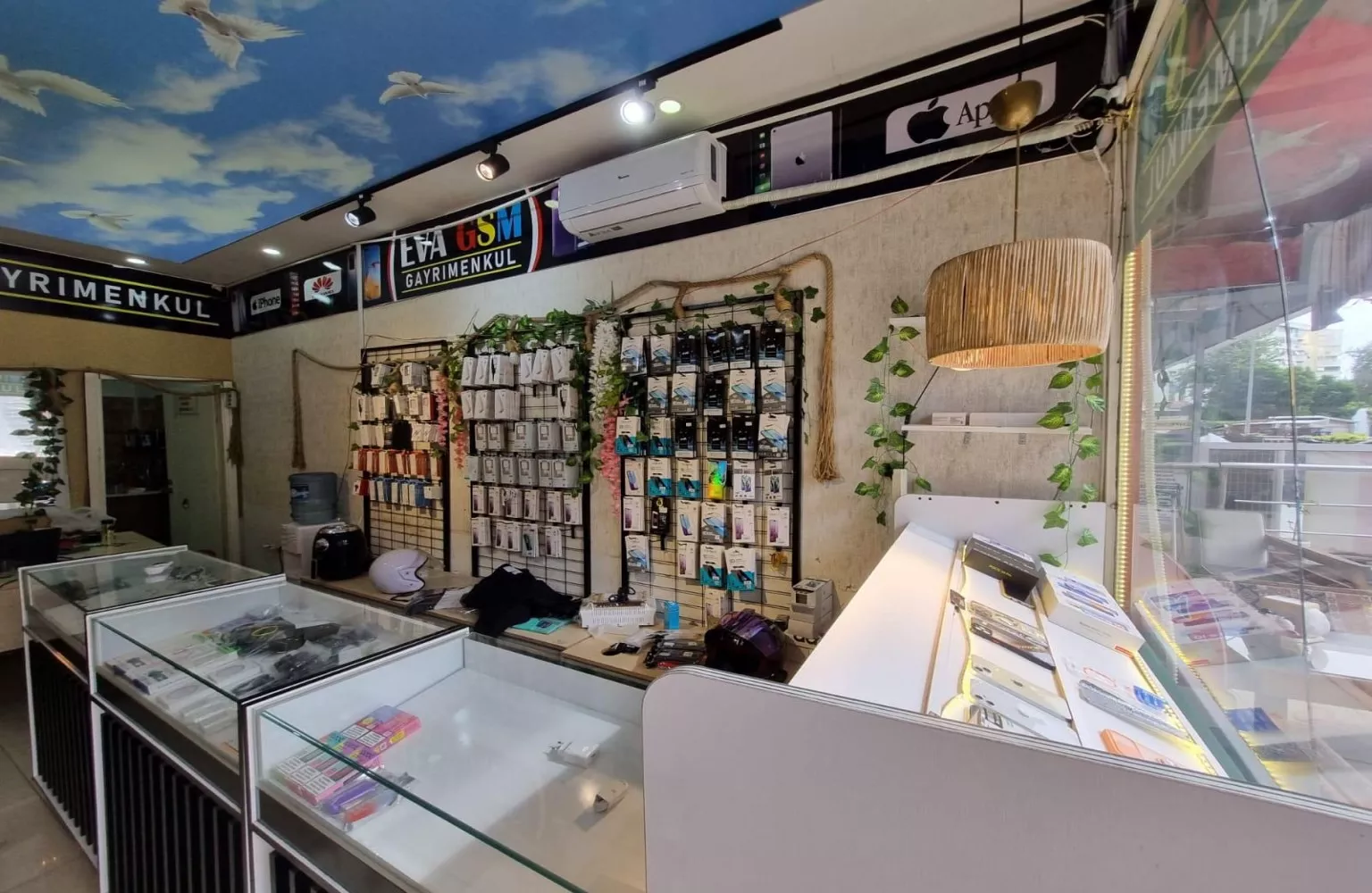 Antalya Güllük Caddesi Üzerinde Köşebaşı Satılık Dükkan