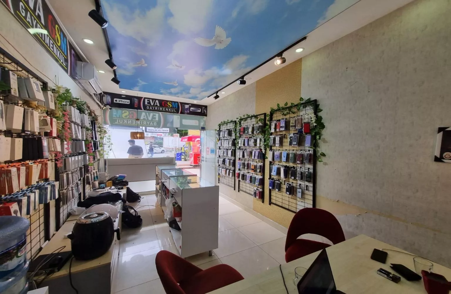 Antalya Güllük Caddesi Üzerinde Köşebaşı Satılık Dükkan