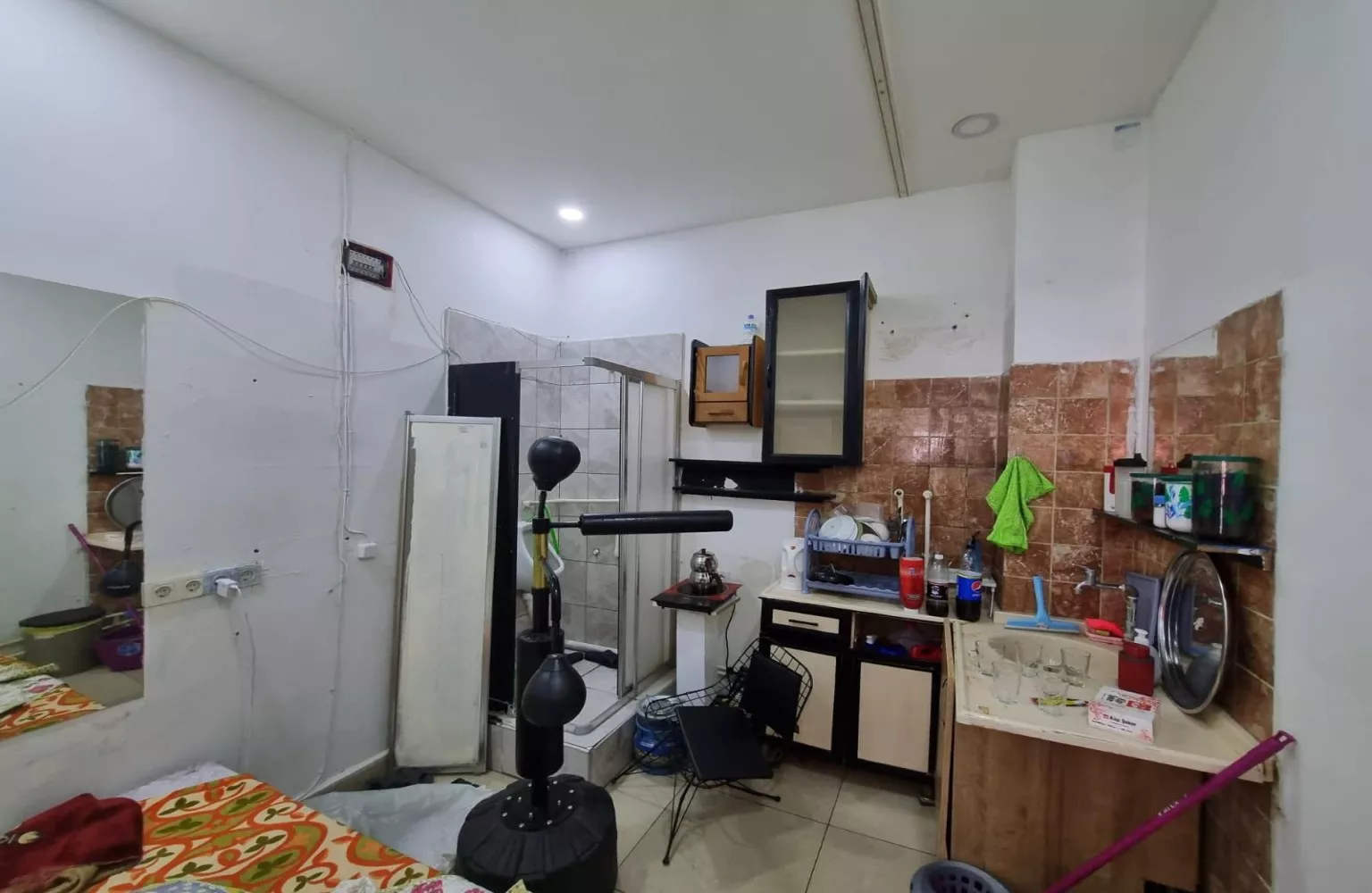 Antalya Güllük Caddesi Üzerinde Köşebaşı Satılık Dükkan