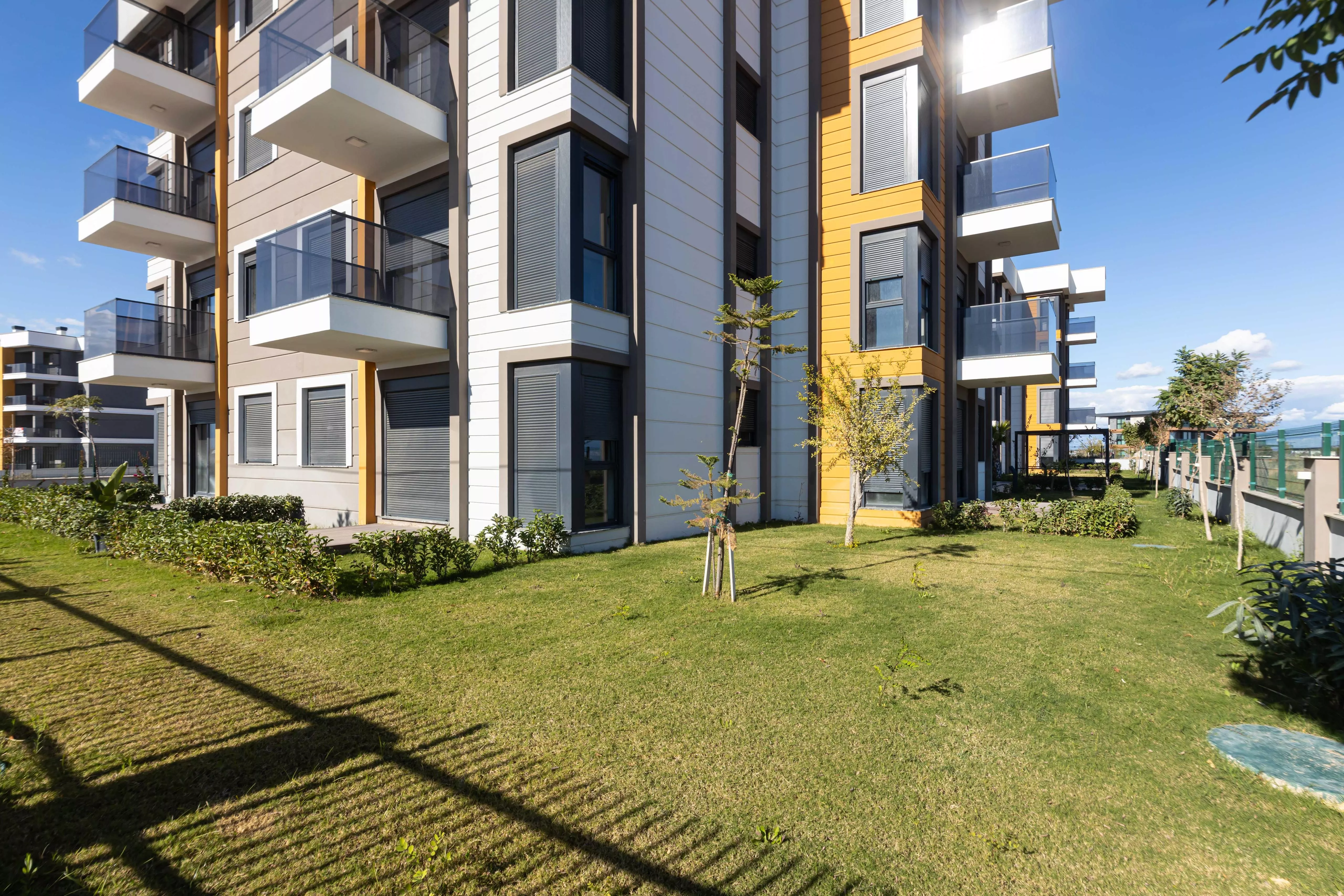 Antalya Aksu Altıntaş'ta Havuzlu Sitede 1+1, 69 m² Daireler