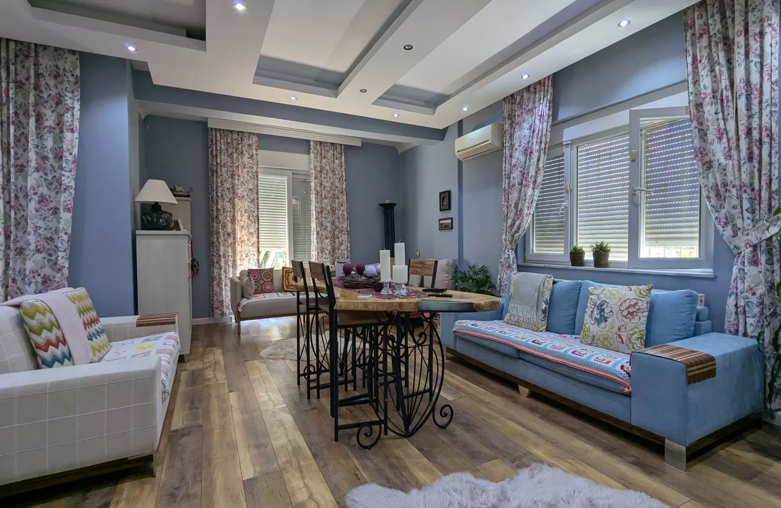 Kepez Odabaşı'nda Dubleks, Geniş Bahçeli, Satılık Villa