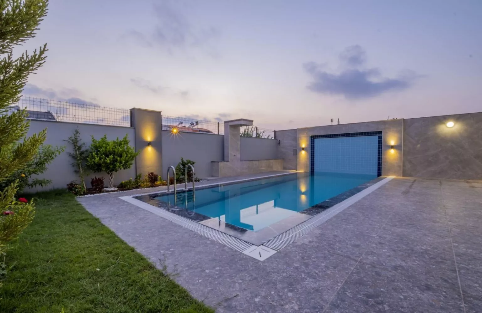 فيلا مستقلة 5+1 للبيع مع مسبح خاص.