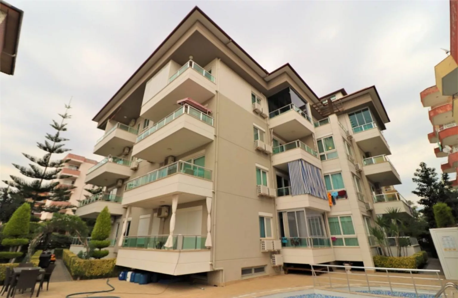 Denize Yürüme Mesafesinde Satılık 1+1 Daire - Alanya, Oba