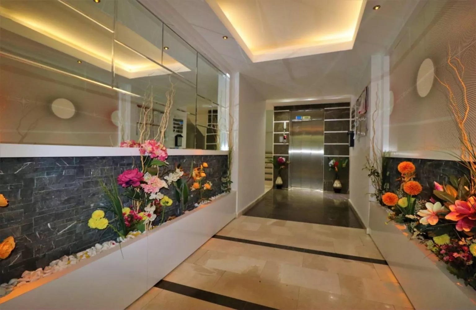 Denize Yürüme Mesafesinde Satılık 1+1 Daire - Alanya, Oba