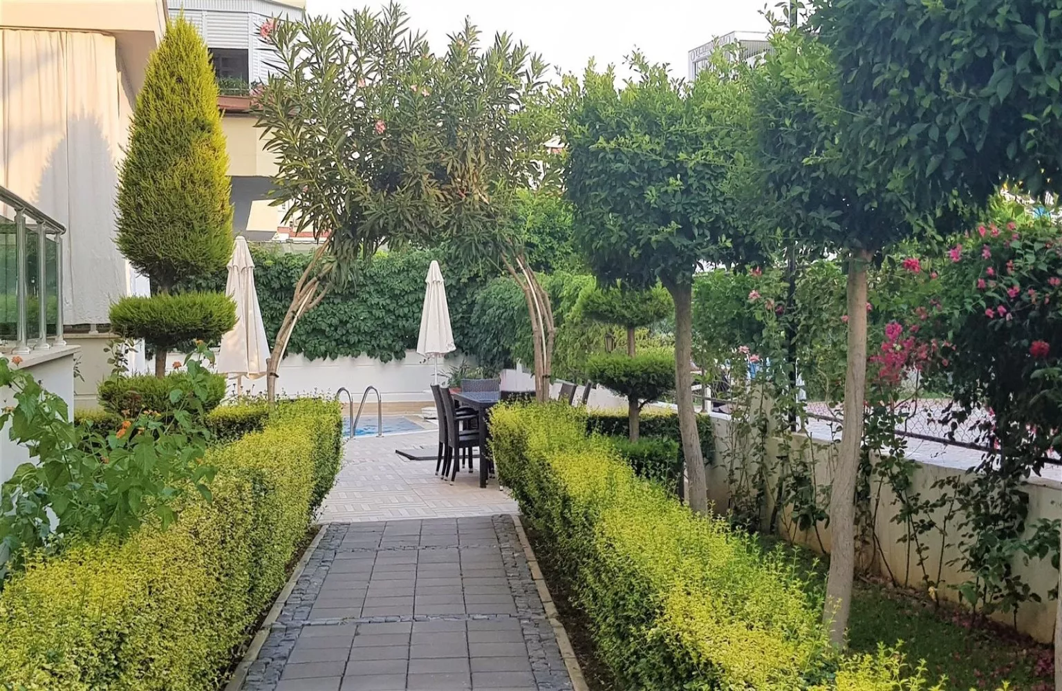 Denize Yürüme Mesafesinde Satılık 1+1 Daire - Alanya, Oba