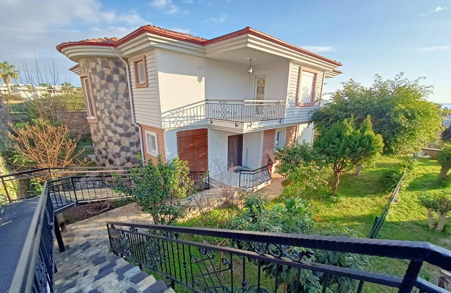 Sahile yakın  4+1 Eşyalı Villa - Konaklı Alanya