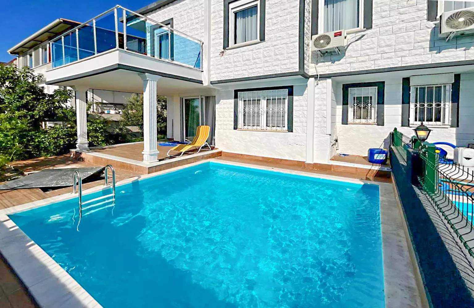 Möblierte 3+1 Doppelhaushälfte mit privatem Pool in Alanya