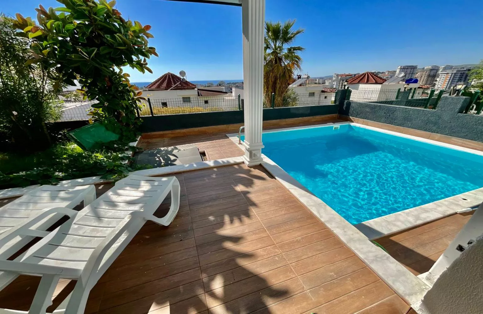 Möblierte 3+1 Doppelhaushälfte mit privatem Pool in Alanya