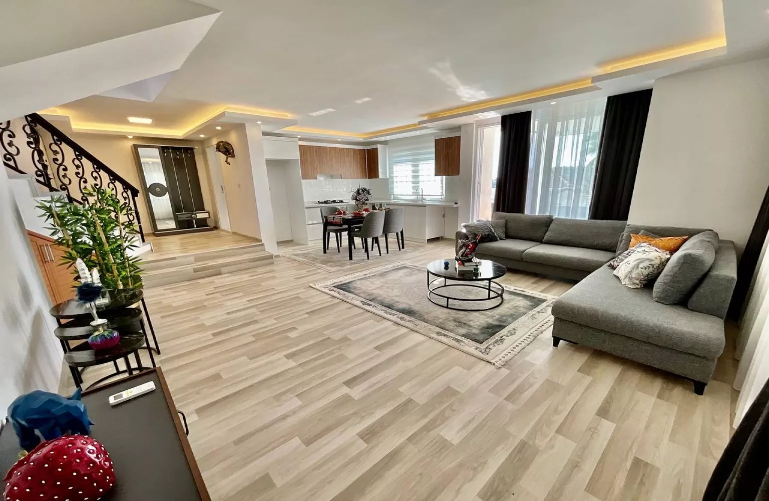 Möblierte 3+1 Doppelhaushälfte mit privatem Pool in Alanya