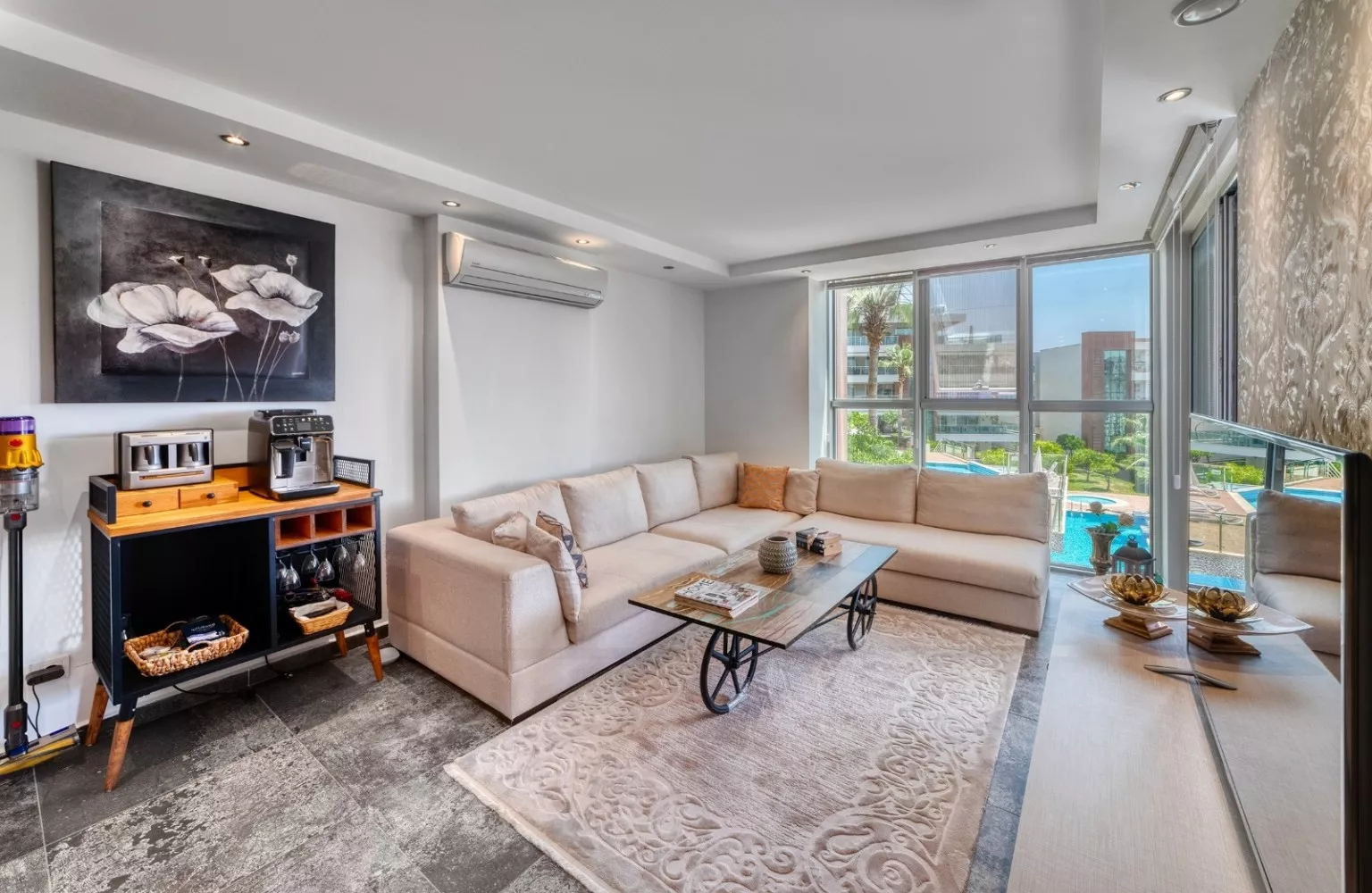 Alanya Cikcilli  Lüks Sitede Eşyalı 2+1 Satılık Daire