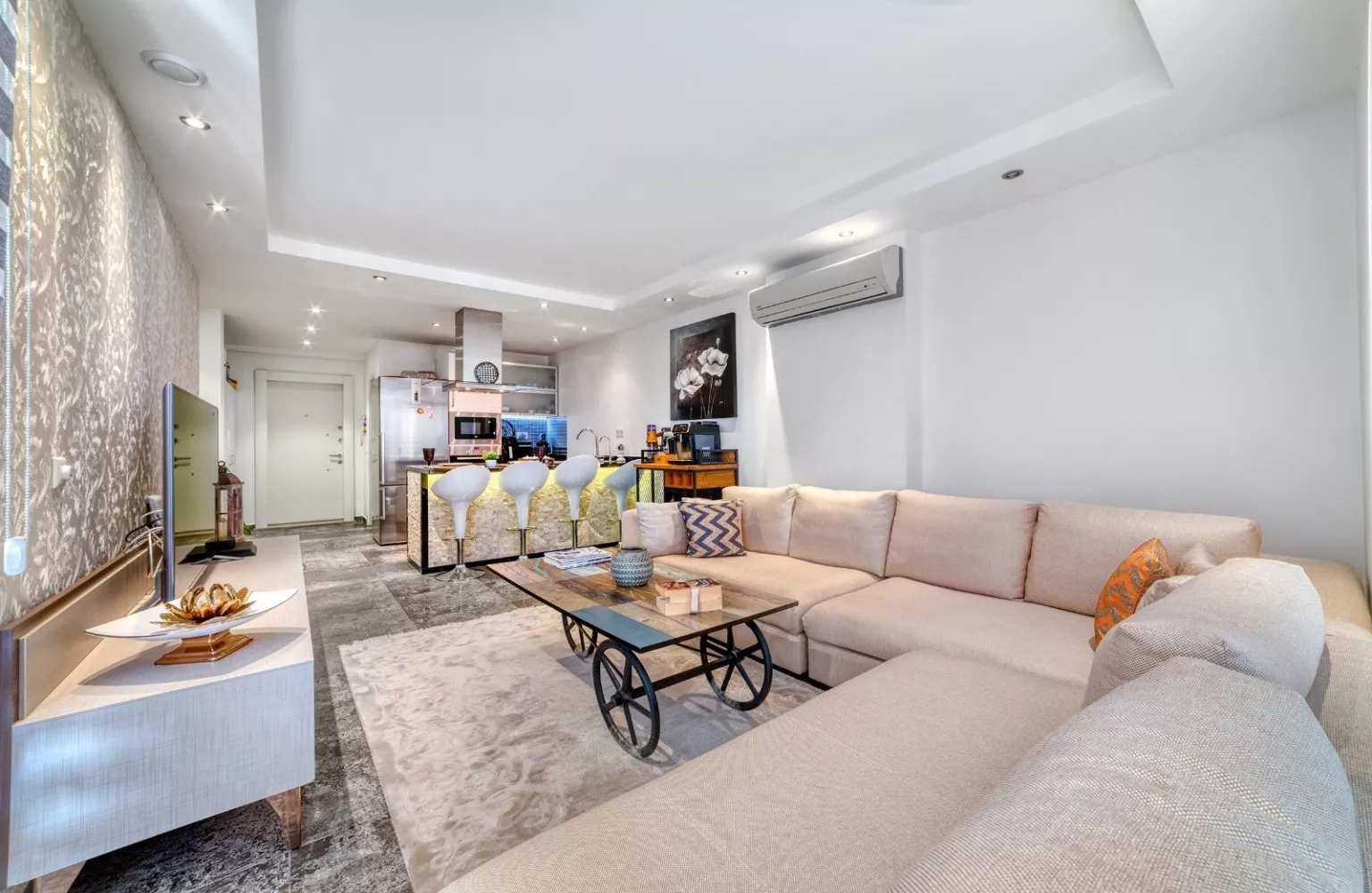 Alanya Cikcilli  Lüks Sitede Eşyalı 2+1 Satılık Daire