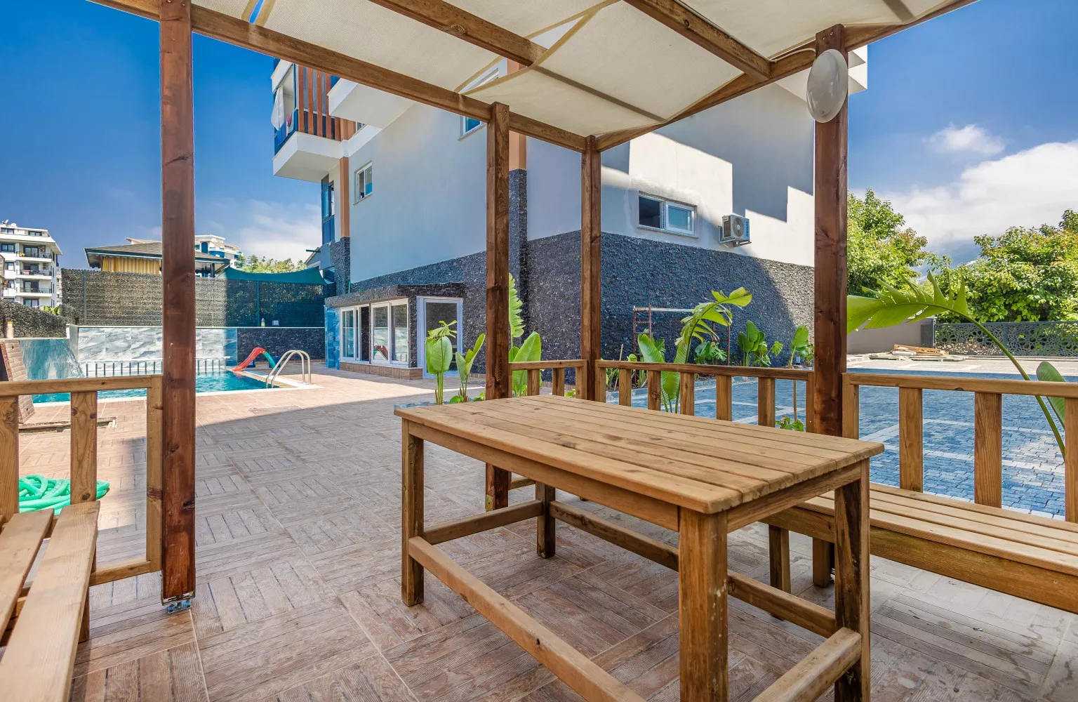 Plaja 400m Uzaklıkta Satılık Deniz Manzaralı 1+1 Daire