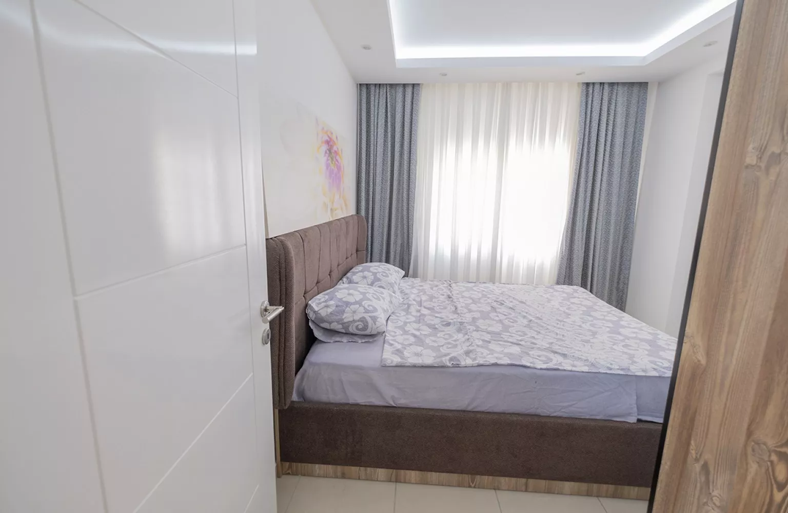 Alanya Merkez Satılık Eşyalı Havuzlu 1+1 Daire