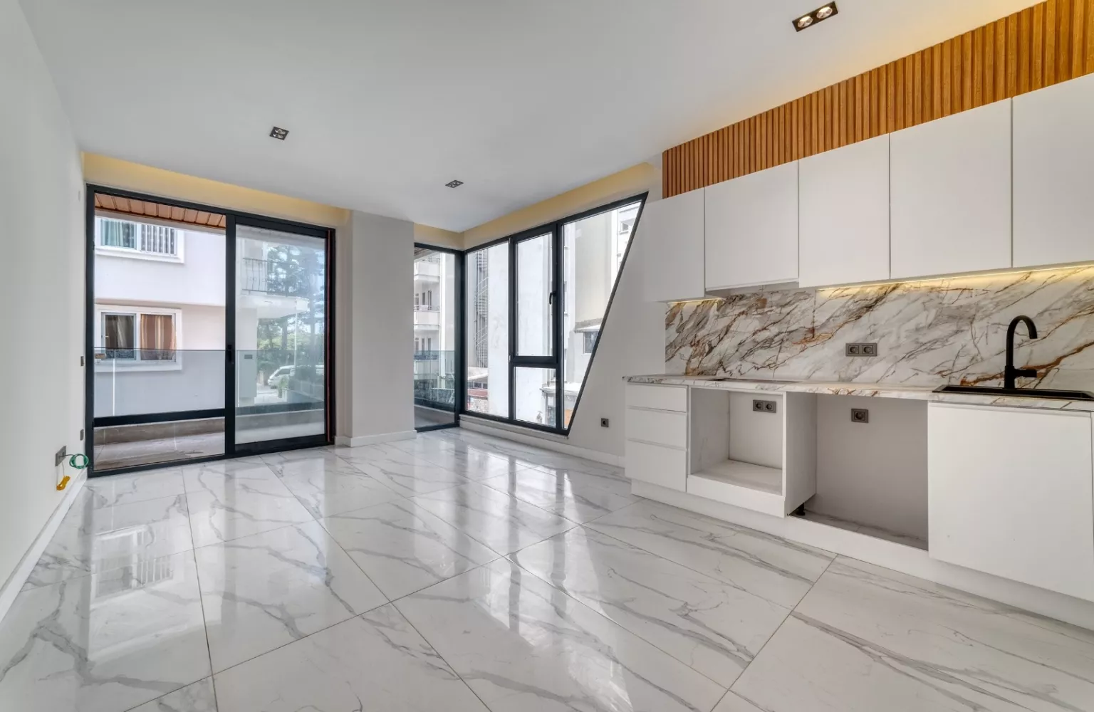 Alanya Kleopatra'da Plaja 50 m Mesafede Satılık 1+1 Daire