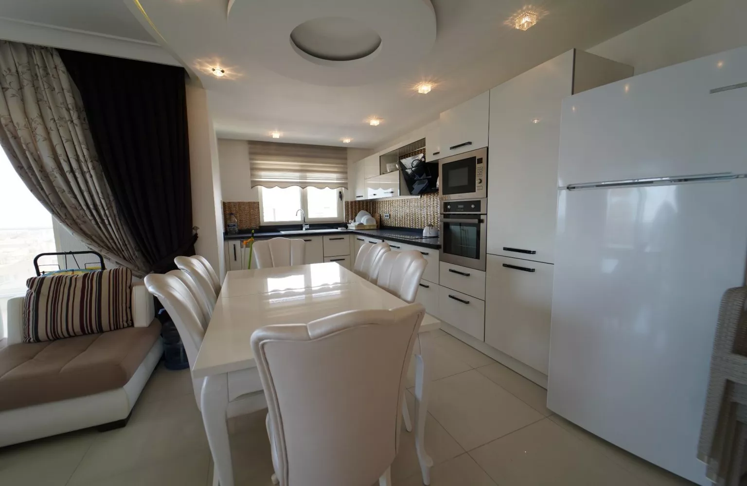 Denize 200m Satılık Eşyalı 2+1 Daire - Mahmutlar, Alanya