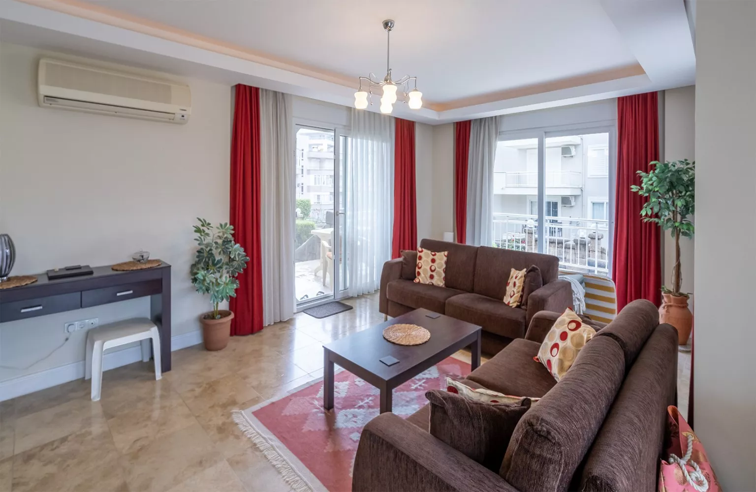 Alanya Cikcillide Satılık Eşyalı 2+1 Daire - Havuzlu Sitede