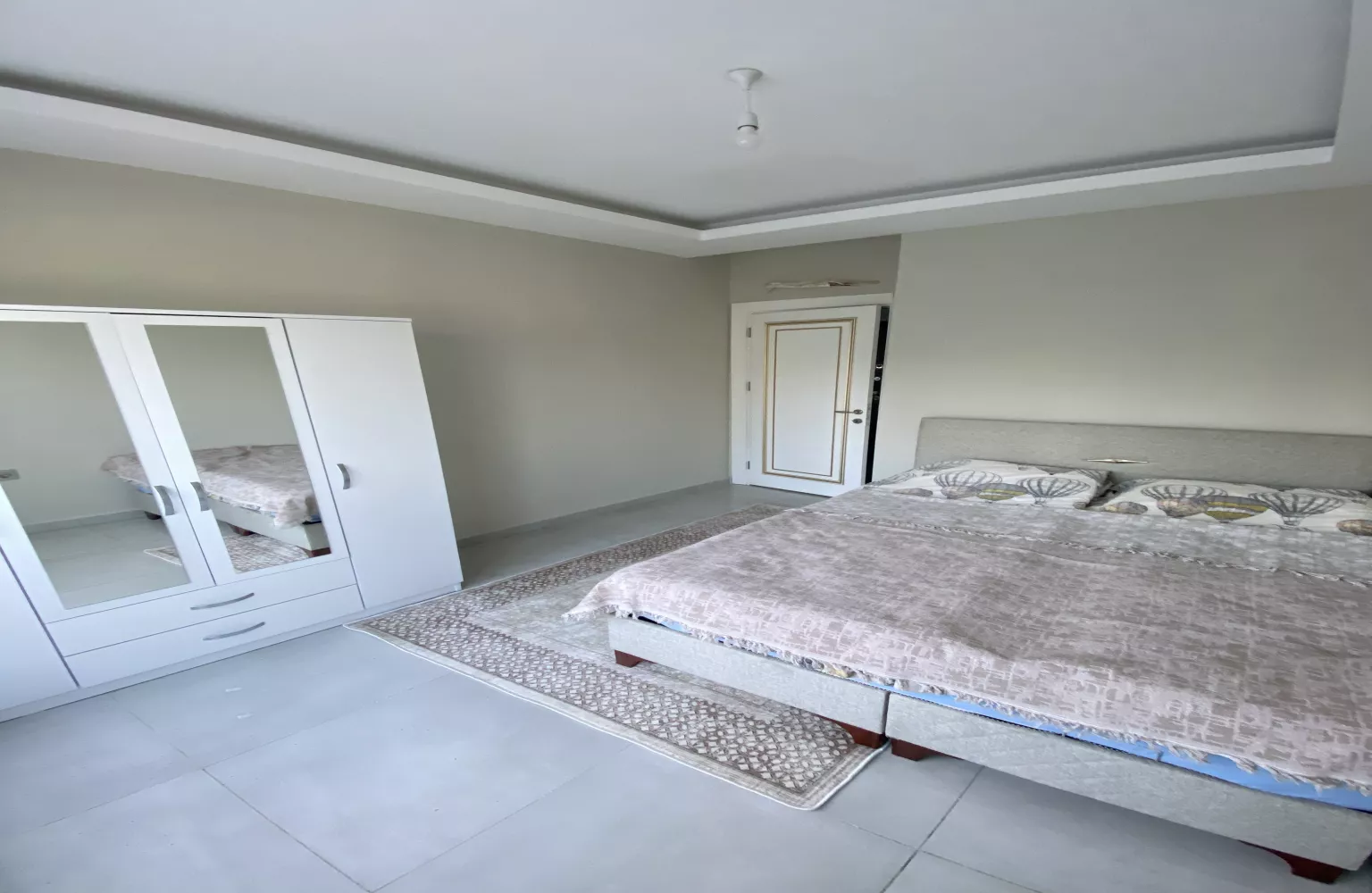 Alanya Mahmutlar'da Havuzlu Sitede Satılık 1+1 Eşyalı Daire