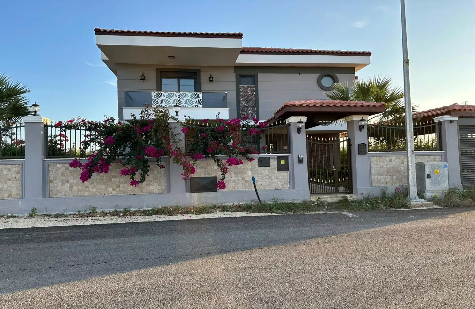 Antalya Kadriye'de 3+1 Satılık Müstakil Havuzlu Geniş Villa