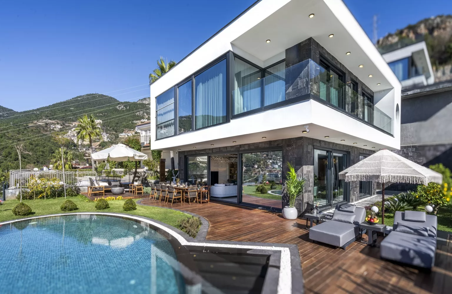 Satılık 3+1 Eşyalı Villa, Deniz Manzaralı, Özel Havuzlu