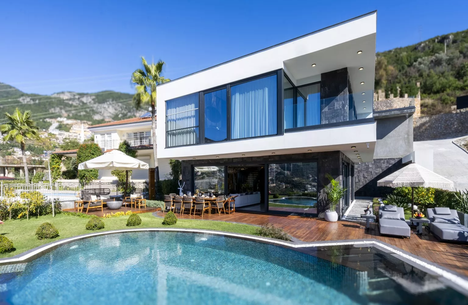 Satılık 3+1 Eşyalı Villa, Deniz Manzaralı, Özel Havuzlu